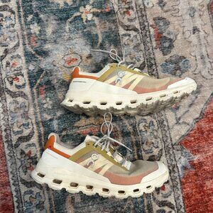 On Clouds Shoes, Womens Size 8.5